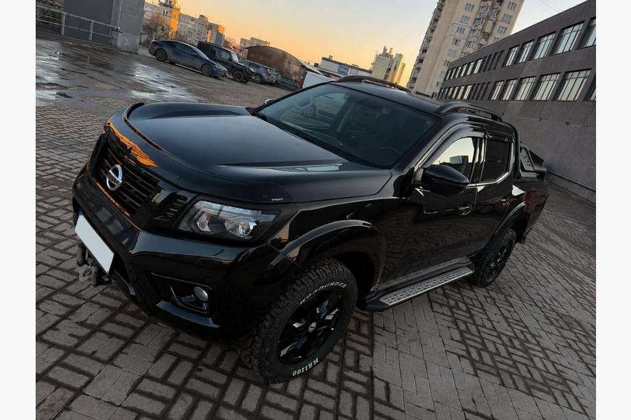 Nissan Navara/NP300 2016– Mustat OEM-kattokaiteet (ABS-muovi, liima-asennus) Image