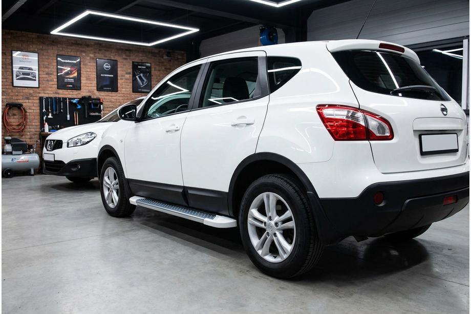 Nissan Qashqai 2007–2010 Sivuastinlaudat Allmond White (2 kpl, alumiini) Image