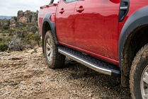 Mazda BT-50 2007–2012 BlackLine-sivuporrassarja (2 kpl, alumiini) kuva 1