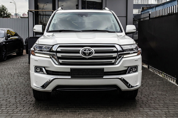 Paljonko Toyota Land Cruiser 200:n täysi facelift maksaa?