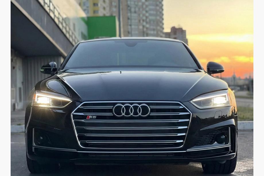 Audi A5 2016–2025 Etusäleikkö S-style (2016-2019, kromilla) Image