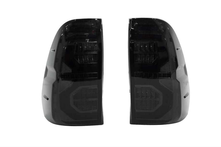 Toyota Hilux 2015– Takavalot V3 (2 kpl) Image