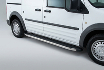 Ford Connect 2006–2009 BlackLine-sivuporrassarja (2 kpl, alumiini) Vakiokiinnityssarja kuva 1