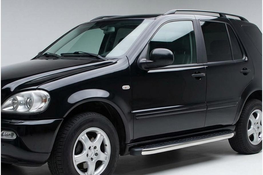 Mercedes ML W163 1997–2005 BlackLine-sivuporrassarja (2 kpl, alumiini) Image