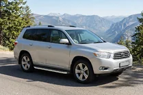Toyota Highlander 2008–2013 BlackLine-sivuporrassarja (2 kpl, alumiini) kuva 1