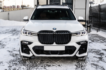 BMW X7 G07 2019– Etupuskuri M-Sport (2019-2023) kuva 1