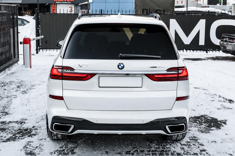 BMW X7 G07 2019– Takapuskuri M-Sport koottuna (2019-2023) Kuva 1