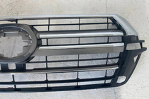 Toyota Land Cruiser 200 2007–2021 Poistotuote Jäähdyttimen säleikkö 2016-2021 (2019-design) kuva 5