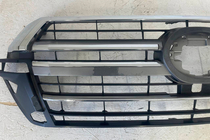 Toyota Land Cruiser 200 2007–2021 Poistotuote Jäähdyttimen säleikkö 2016-2021 (2019-design) kuva 6