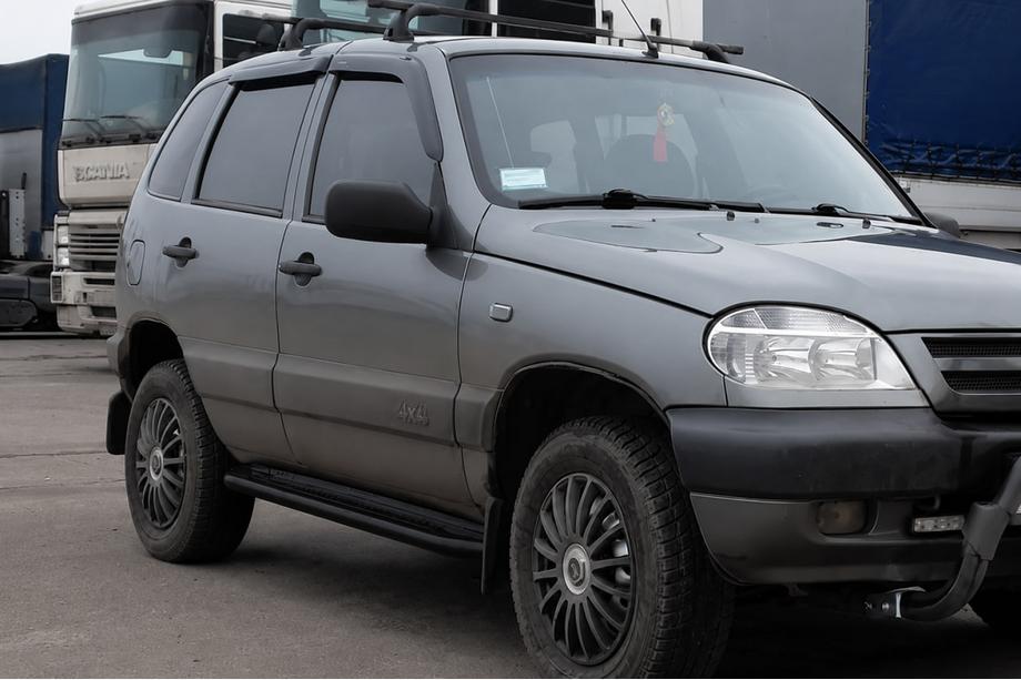 Chevrolet Niva 1998–2020 Sivuporrassarja Premium Black (2 kpl, ruostumaton teräs) Ø60 mm Kuva 2
