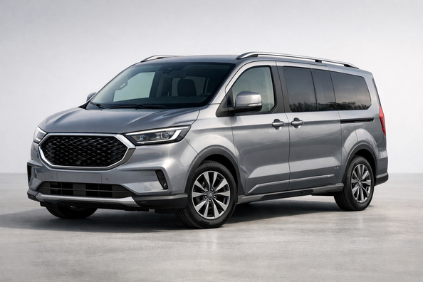 Ford Tourneo Custom 2024 -koeajo: moderni tila-auto työhön ja perheelle