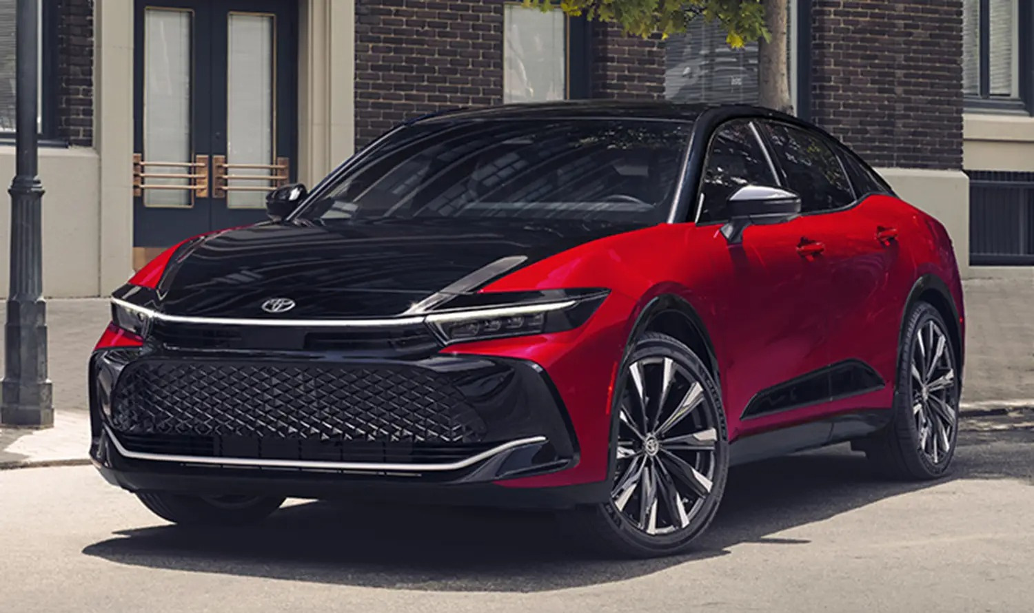 Toyota Crown 2027: uusi THS 5 -hybridi, neliveto ja päivitetty muotoilu