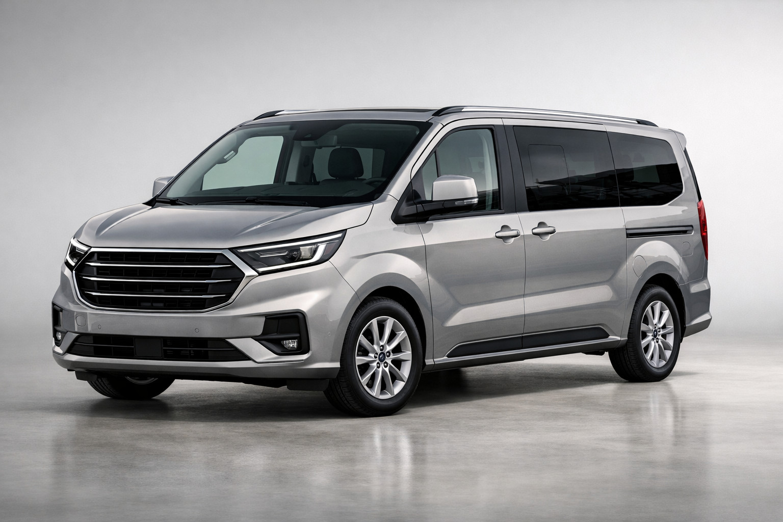 Ford Tourneo Custom 2024 -koeajo: moderni tila-auto yritykseen ja perheelle