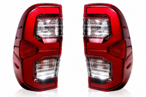 Toyota Hilux 2015– Takavalot V4 (2 kpl) kuva 1
