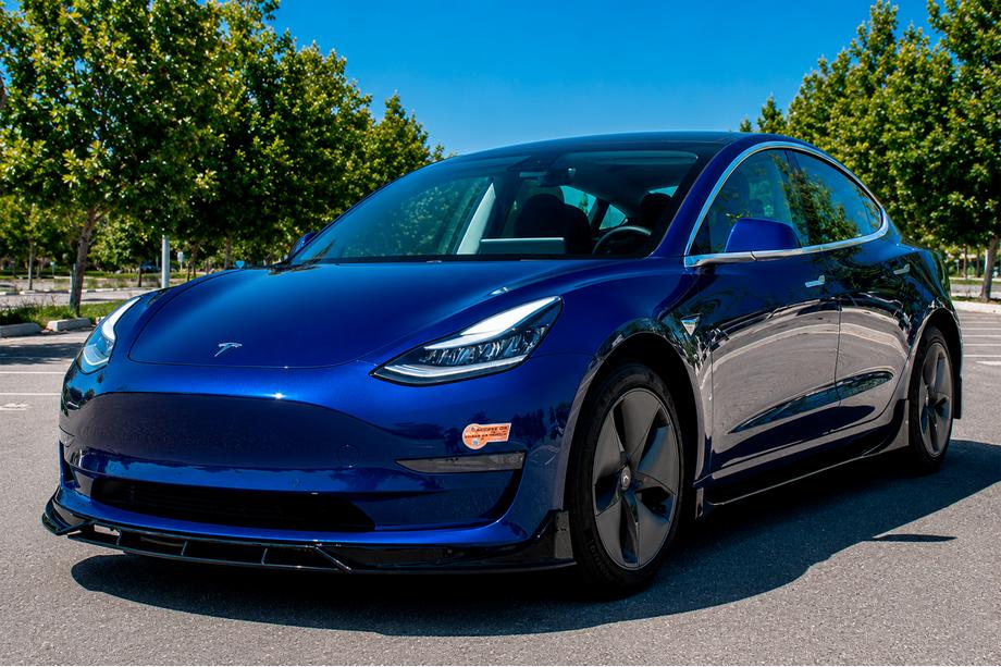 Tesla Model 3 2017– Etupuskurin lip-spoileri Lip Fast (2017-2023) Image