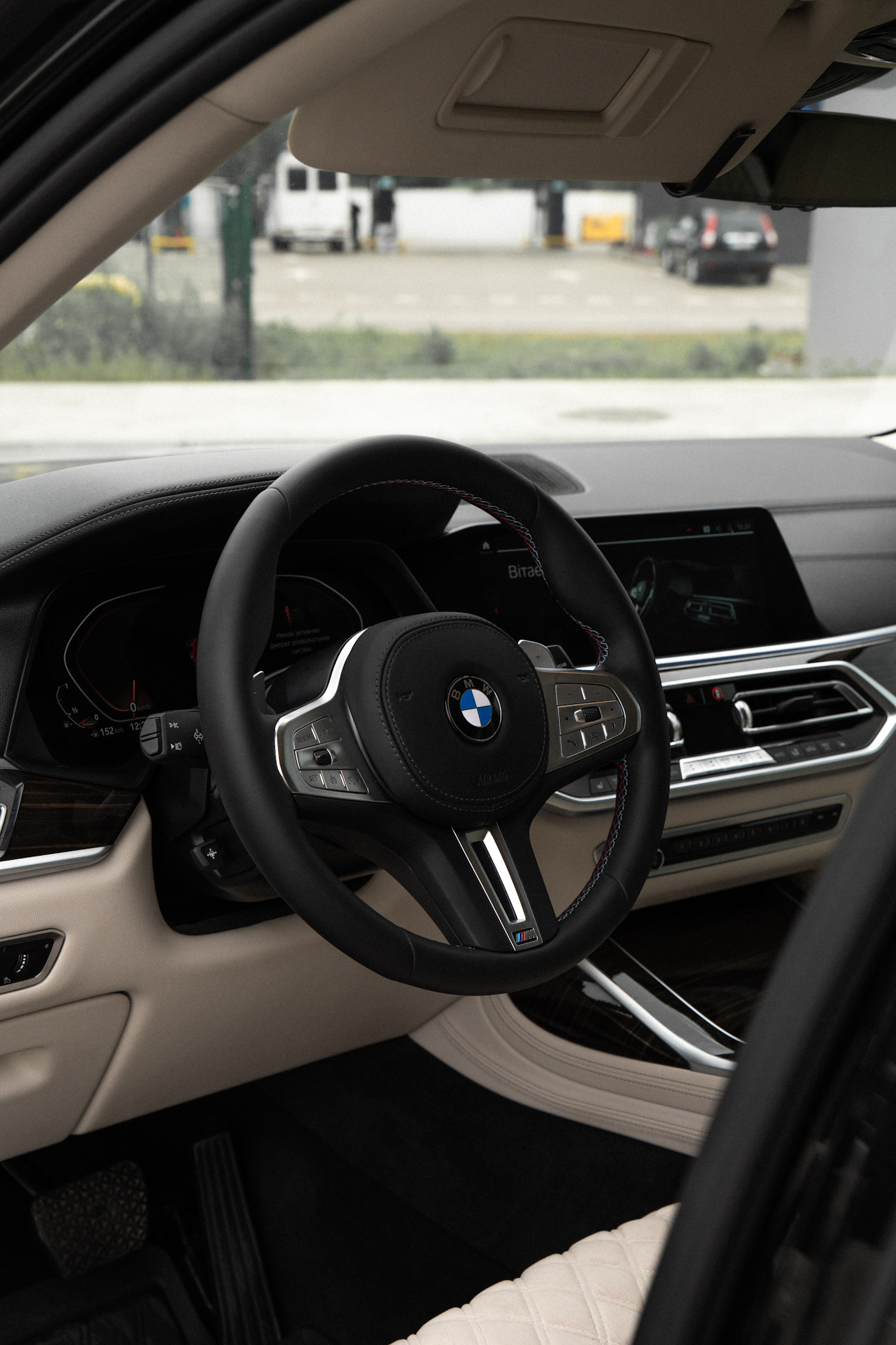 Vakiosta BMW X7 G07 M-Sportiksi: tehdyt työt ja lopputulos