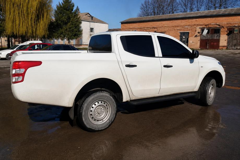 Fiat Fullback 2016– Sivuporrasputket Premium (2 kpl, ruostumaton teräs) Black Image