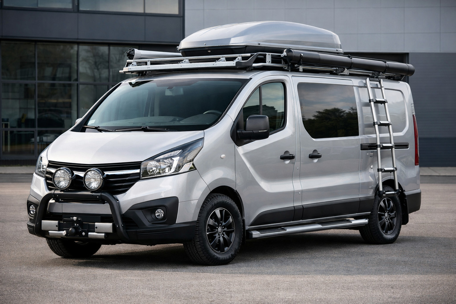 Opel Vivaro -päivityspaketti kaupunkien väliseen ajoon ja jakeluun