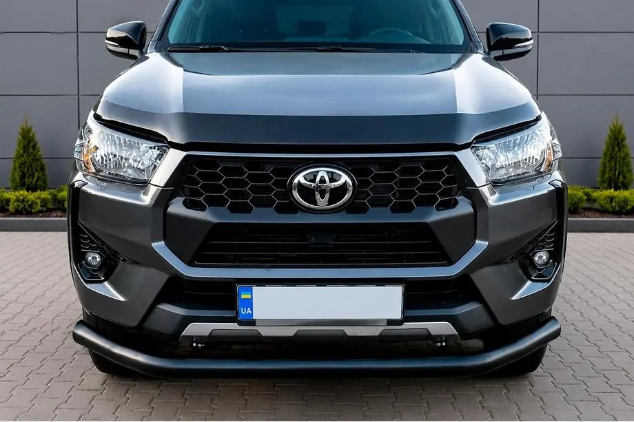 Toyota Hilux 2020: etusuojan asennus — työmme