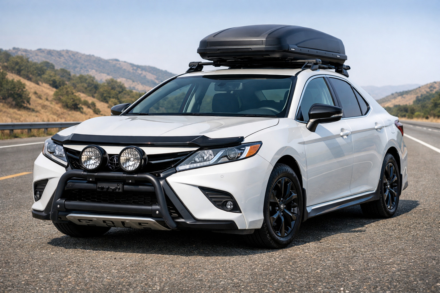 Mitä varusteita Toyota Camry 2017–2023: maantieajo ja keulan suojaus