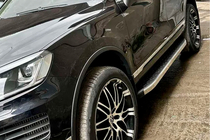 Volkswagen Touareg 2010–2018 BlackLine-sivuporrassarja (2 kpl, alumiini) kuva 1