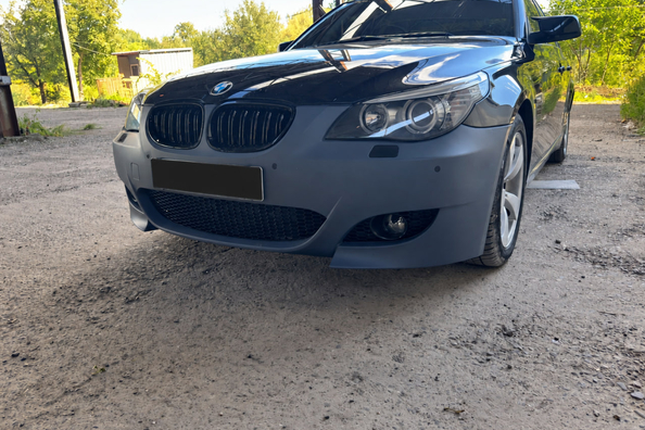 BMW E60/E61 -tuning: M5-etupuskurin asennus