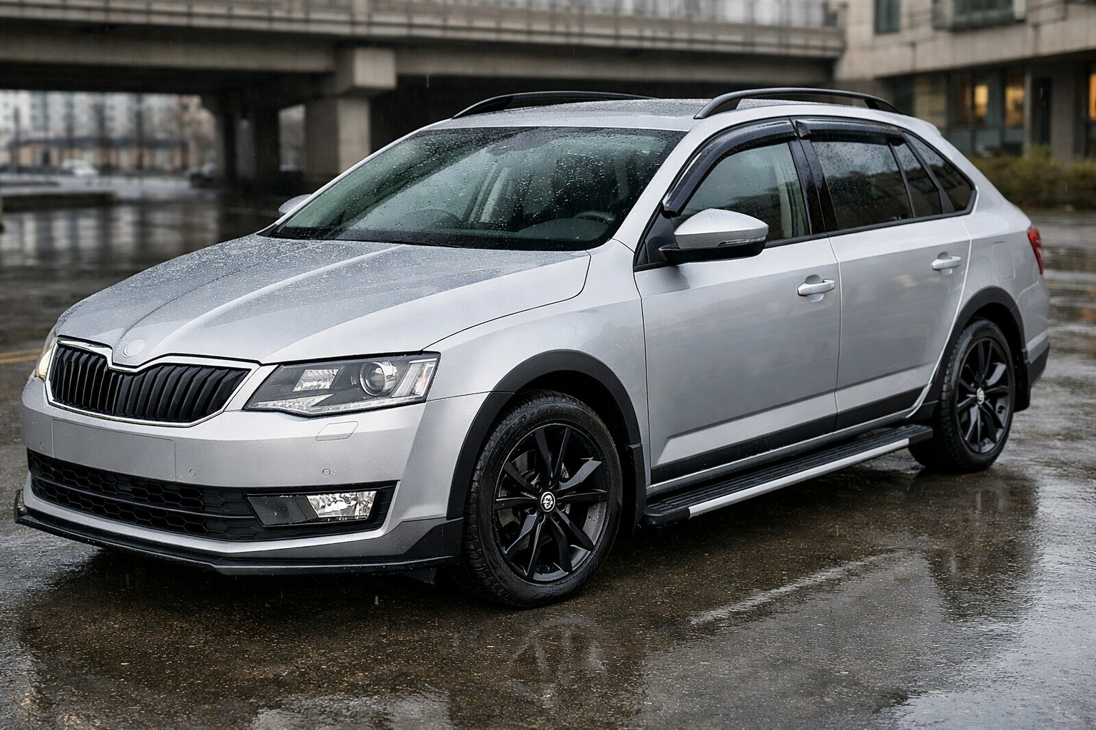 Aloituspäivitys Skoda Octavia A7: kaupunki, sade ja puhtaat kynnykset