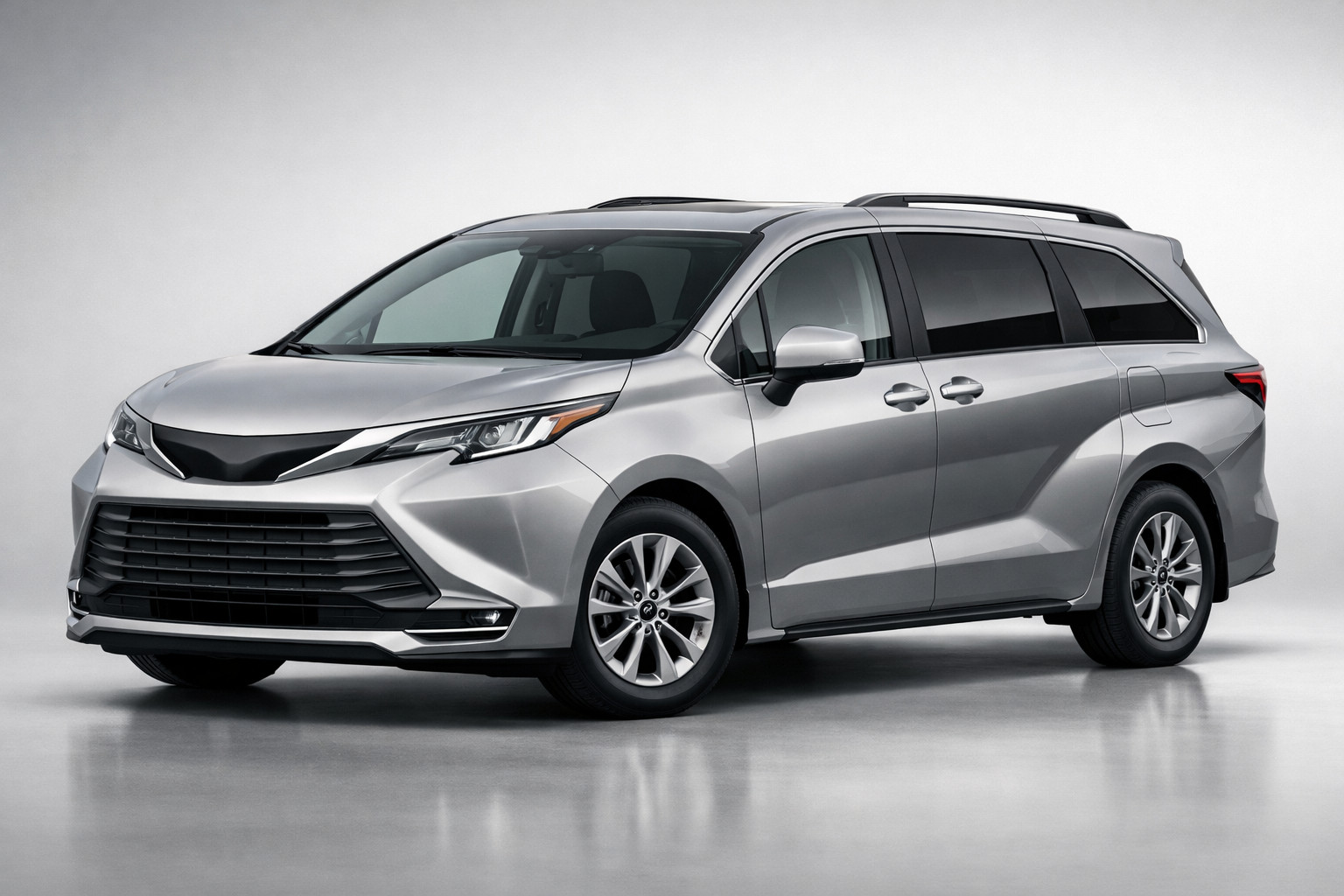 Toyota Sienna (4. sukupolvi) -koeajo: perhetila-auto pitkiin matkoihin