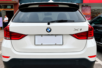 BMW X1 E84 2009–2015 DPT M-Style -spoileri (kiiltävä musta) kuva 1