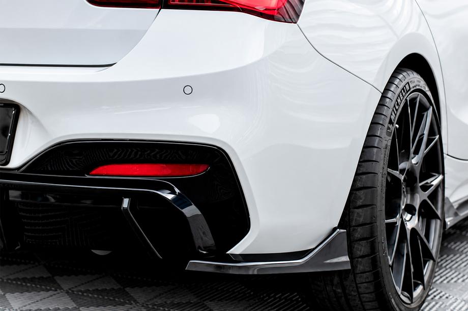 BMW 1-sarja F20/F21 2011–2019 DPT takapuskurin FLAP-lisäosat (F20, kiiltävä musta) Image