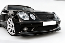 Mercedes E-class W211 2002–2009 DPT etulippo (AMG, 2002-2006, kiiltävä musta) kuva 1