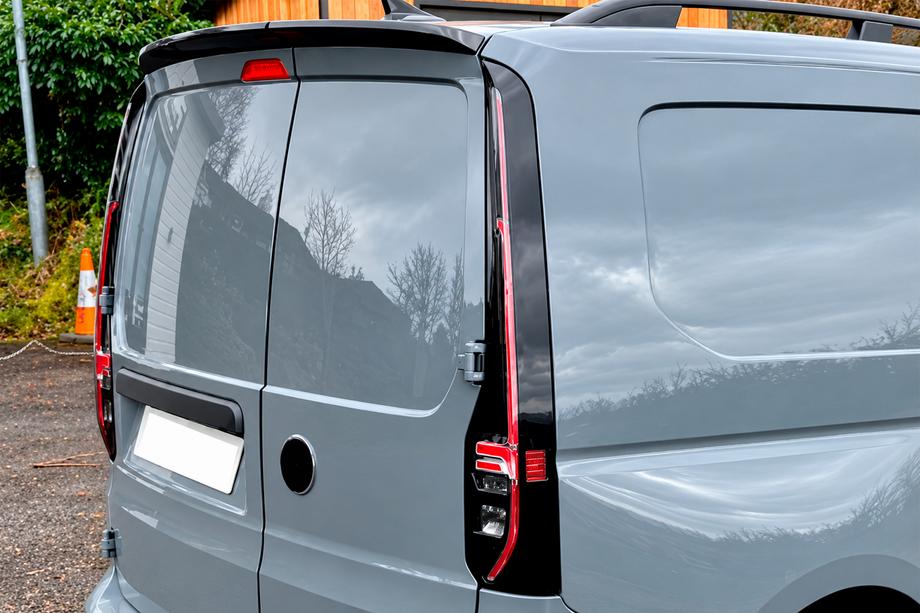 Volkswagen Caddy 2020– Spoileri (2-ovinen, kiiltävä musta) Image