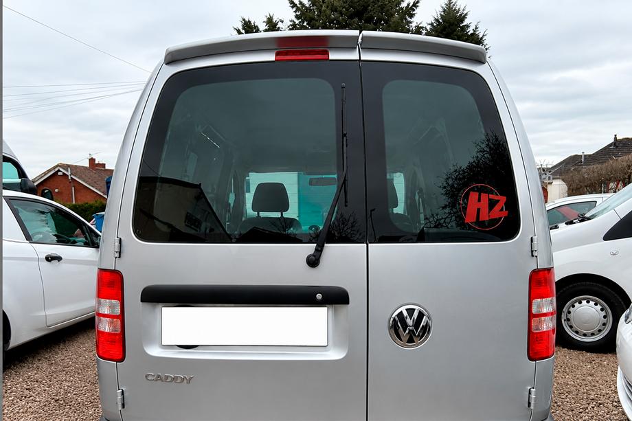Volkswagen Caddy 2004–2010 Spoileri (2-ovinen, kiiltävä musta) Image