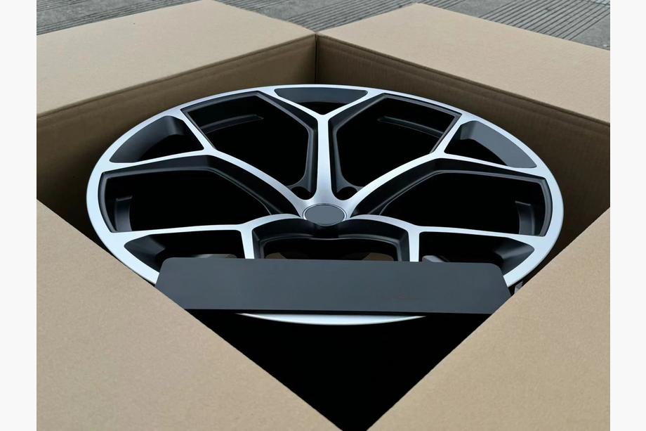 Audi Q8 2018– Taotut vanteet OEM R22 V4 (4 kpl) Kuva 14