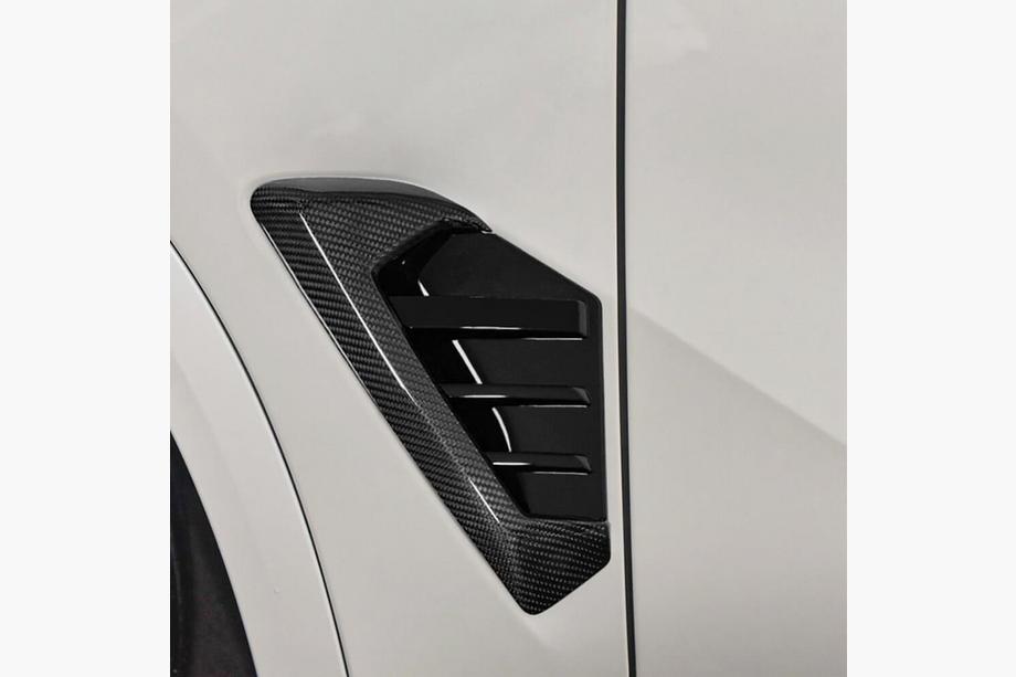 BMW X5 G05 2019–2026 Lokasuojan ilmanottoaukot (hiilikuitu + ABS) Kuva 1