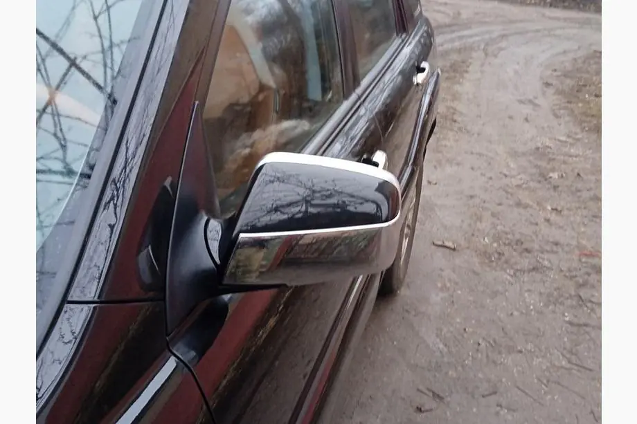 Kia Sportage 2004–2010 Peilien kehyslistat ja yläosa (muovi) Image
