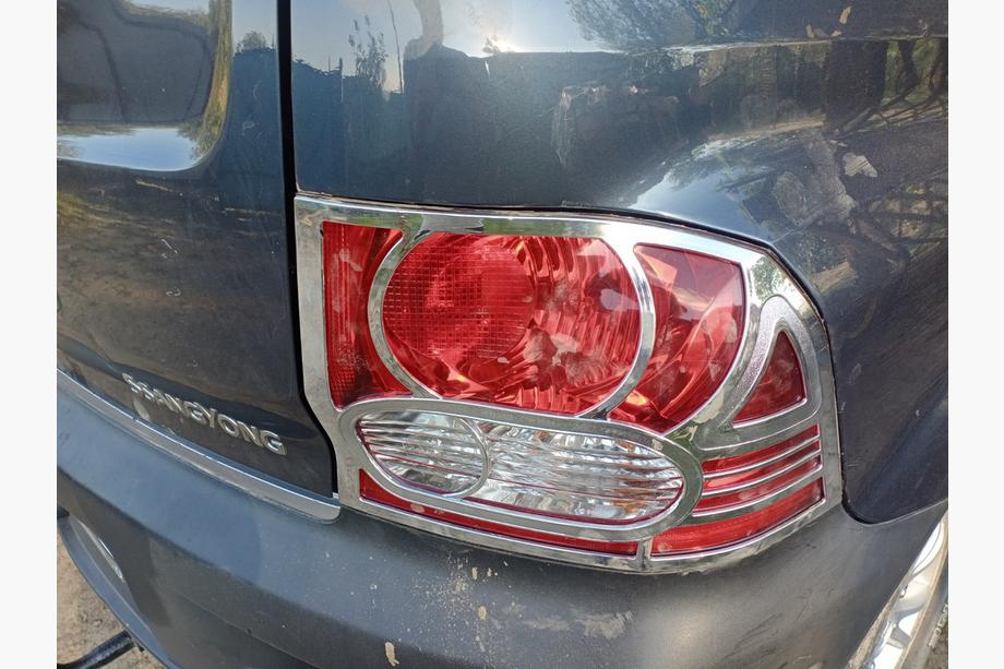 SsangYong Action 2005–2018 Takavalojen peitelistat (2 kpl, muovi) Image