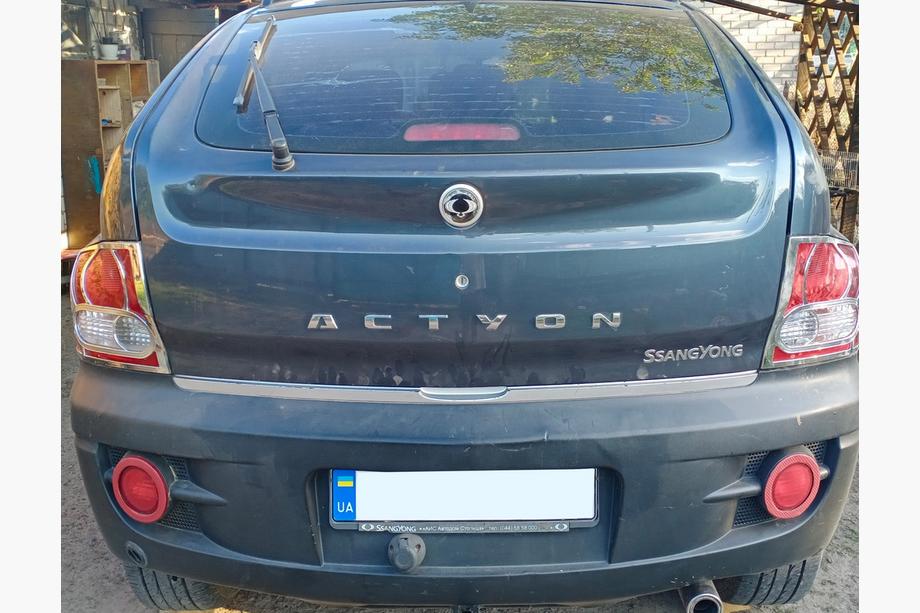 SsangYong Action 2005–2018 Takavalojen peitelistat (2 kpl, muovi) Kuva 2