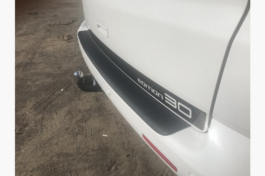 Volkswagen T5 2010–2015 Takapuskurin suojalista käänteellä (ABS-muovi) Matta Kuva 4
