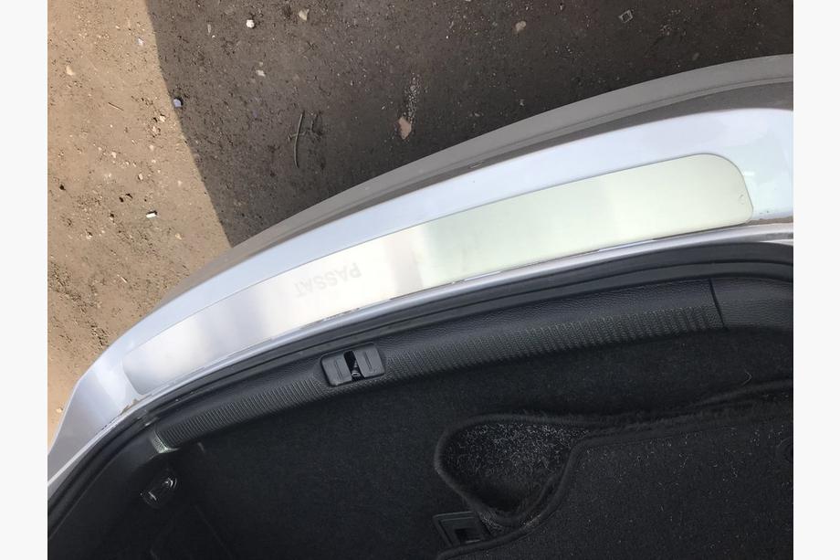 Volkswagen Passat B7 2012–2015 Takapuskurin suojalista Nataniko (ruostumaton teräs) Kuva 3