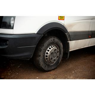 Leveät lokasuojan kaarilevikkeet (4 kpl, mustat) kuva 4