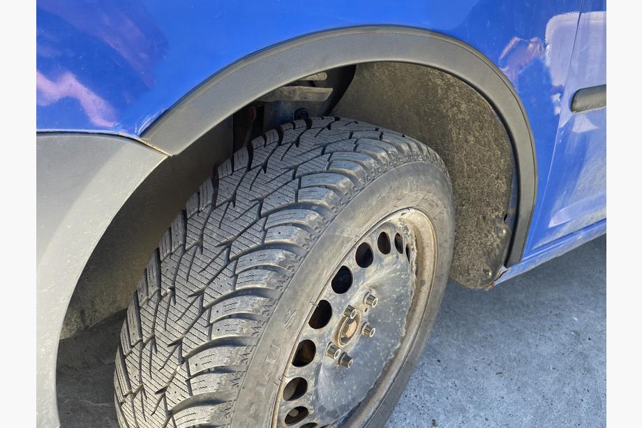 Volkswagen Caddy 2004–2010 Lokasuojan kaarilistat (mattamusta) Pitkä akseliväli (metalli) Kuva 7