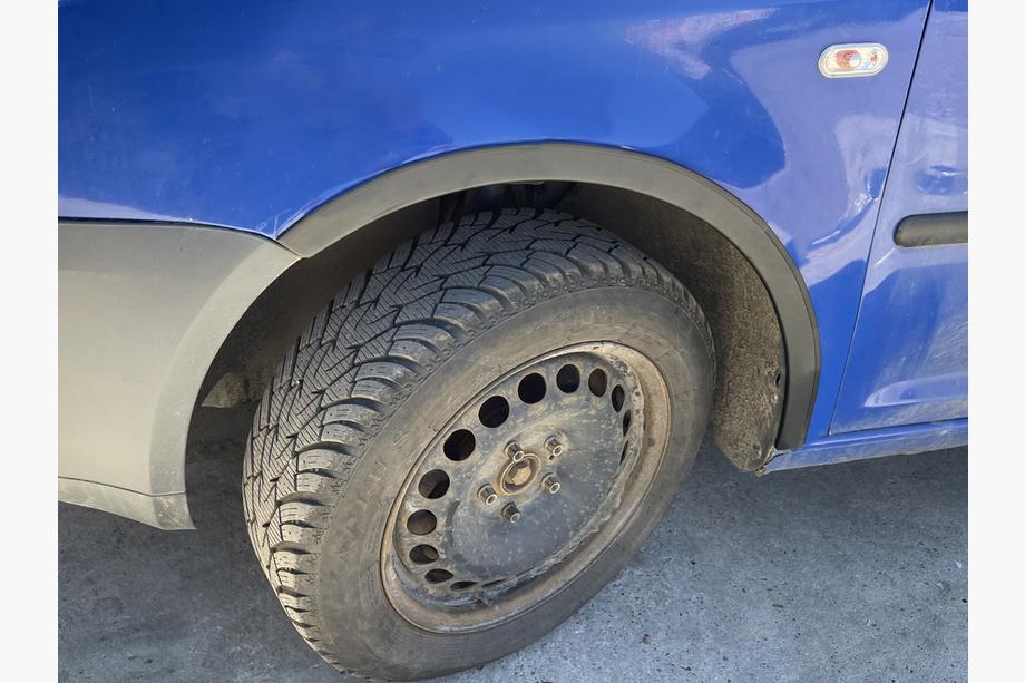 Volkswagen Caddy 2004–2010 Lokasuojan kaarilistat (mattamusta) Pitkä akseliväli (metalli) Kuva 13