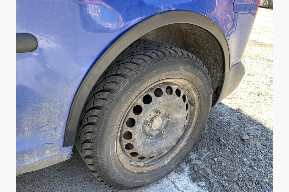 Volkswagen Caddy 2004–2010 Lokasuojan kaarilistat (mattamusta) Pitkä akseliväli (metalli) Kuva 9
