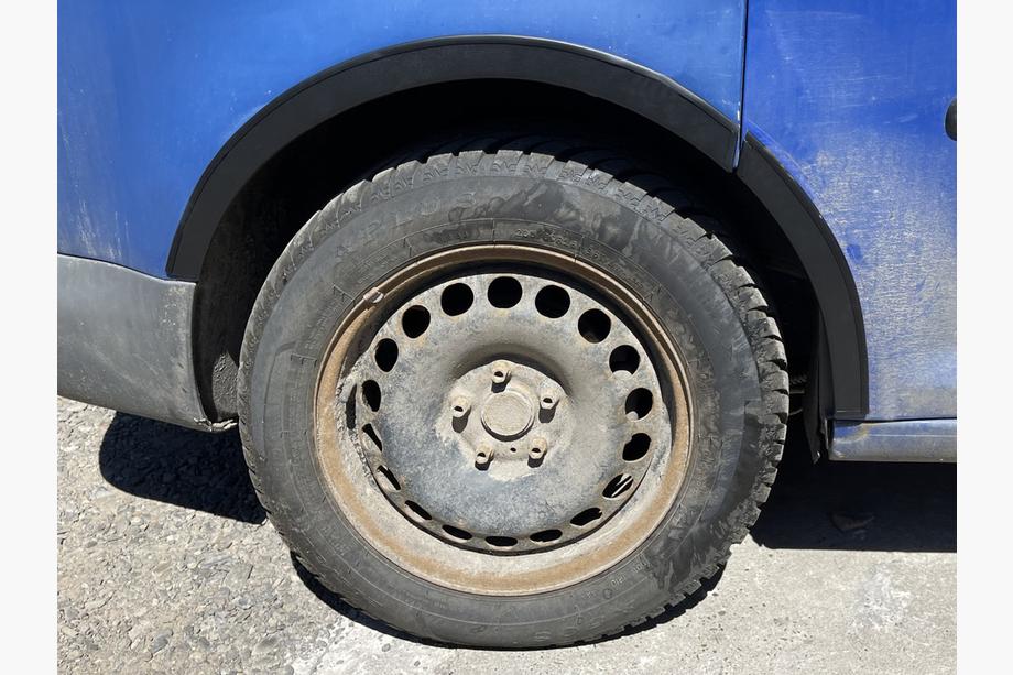 Volkswagen Caddy 2004–2010 Lokasuojan kaarilistat (mattamusta) Pitkä akseliväli (metalli) Kuva 11