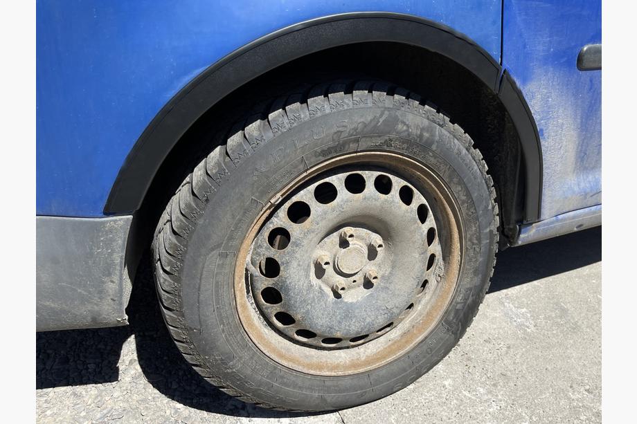 Volkswagen Caddy 2004–2010 Lokasuojan kaarilistat (mattamusta) Pitkä akseliväli (metalli) Kuva 12