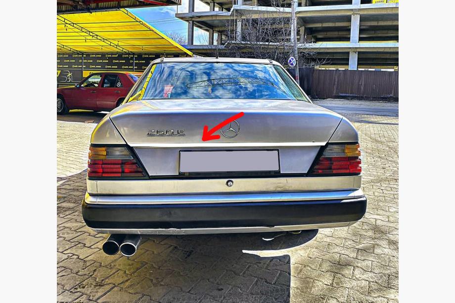Mercedes E-class W124 1984–1997 Takalukun reunan suojalista (ruostumaton teräs) Image