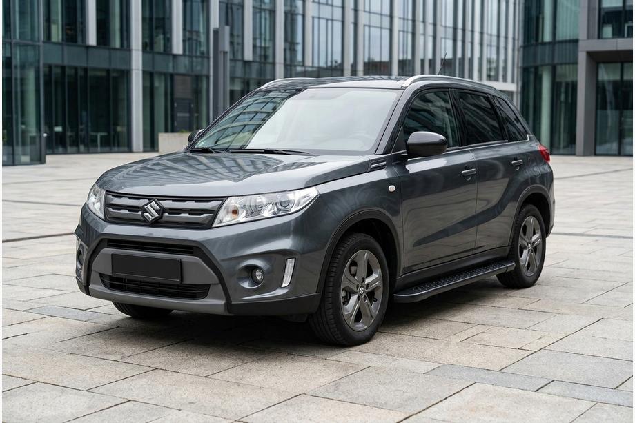 Suzuki Vitara 2015– Allmond Black sivuportaat (2 kpl, alumiini) Image