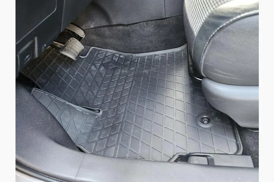 Toyota Auris 2012–2018 Kumimatot (4 kpl, Stingray Premium) Image