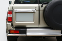 Nissan Patrol Y61 1997–2011 Takakoristelista (muovi) kuva 1